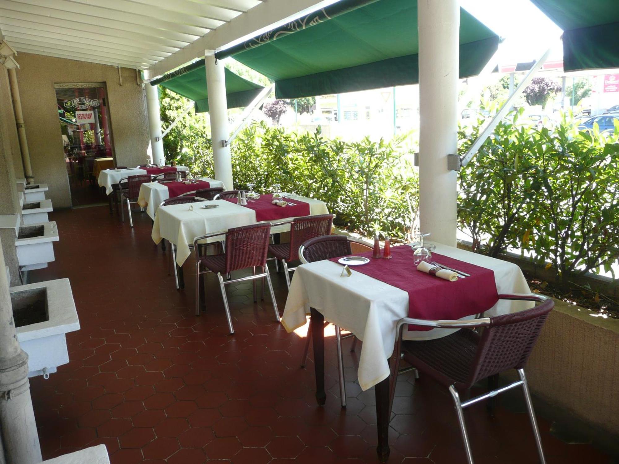 Logis Hotel Restaurant Du Lion D'Argent Et Des Tanneries ลา แชต ภายนอก รูปภาพ